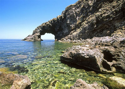Pantelleria, the sea. Foto taken from: http://www.viaggiare-ok.com/200967-visitare-lisola-di-pantelleria.html