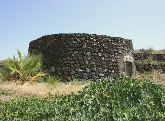 Federica Campanelli. La storia dei dammusi di pantelleria. I giardini