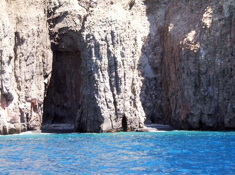 Pantelleria, il mare. Foto tratta dal sito: http://www.pantelleriafoto.com/giuseppe-video-vulcan.html